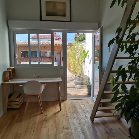 Maison Calme Avec Piscine Proche De Bordeaux Casa de Férias *