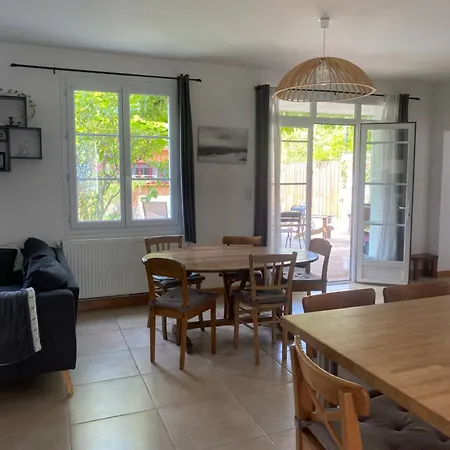 Casa de Férias Maison Calme Avec Piscine Proche De Bordeaux Le Bouscat