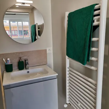 Casa de Férias Maison Calme Avec Piscine Proche De Bordeaux
